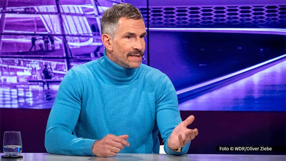 Diese Woche präsentiert Sandra Maischberger ihre ARD-Talkshow an gleich drei aufeinanderfolgenden Abenden. Den Auftakt macht die Sendung am heutigen Montag, dem 19. Mai. Zum Wochenstart begrüßt die Moderatorin u.a. den Autor und TV-Moderator Micky Beisenherz. Foto © WDR/Oliver Ziebe