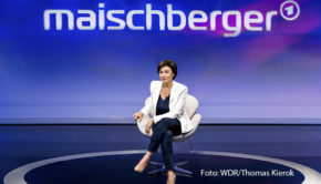 Deutschlandweit gehen derzeit tausende Menschen auf die Straßen, um gegen Rechtsextremismus zu demonstrieren. Was die großangelegten Proteste für ein mögliches Verbot der AfD bedeuten könnten, diskutiert Sandra Maischberger am 23. Januar mit deren Parteichef Tino Chrupalla. (Foto: Thomas Kierok)