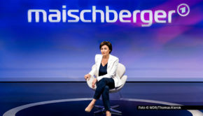 Am 17. Juni ist Fabian Schmidt in der ARD-Talkshow „Maischberger“ zu Gast und spricht erstmals im TV über seine Zeit in US-Abschiebehaft. Zusammen mit Amerika-Expertin Sandra Navidi diskutiert er über Trumps strikte Abschiebepolitik und die wachsenden Proteste dagegen. Foto © WDR/Thomas Kierok