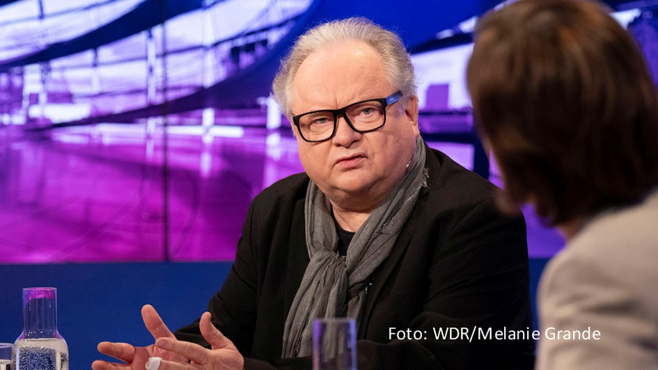 Musiker Heinz Rudolf Kunze gehört am 16. April zur dreiköpfigen Runde, die in der ARD-Talkshow „Maischberger“ das aktuelle politische und gesellschaftliche Geschehen kommentiert. Weitere Gäste sind u.a. der ehemalige SPD-Chef Franz Müntefering und der Journalist Frederik Pleitgen. (Foto: WDR/Melanie Grande)