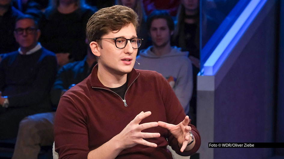 Juso-Chef Philipp Türmer kritisiert die SPD und Christoph Ahlhaus, Geschäftsführer des Mittelstandsverbands, die CDU. Bei Maischberger sprechen beide am 26. August über das, was sie von der Kabinettsklausur der schwarz-roten Regierung erwarten. (Foto © WDR/Oliver Ziebe)