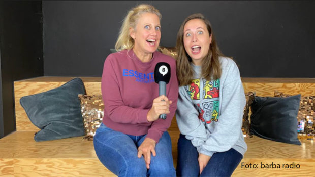 Sängerin Alice Merton ist zu Besuch in der neuen Ausgabe des Podcasts „Mit den Waffeln einer Frau“. Mit Barbara Schöneberger spricht sie u.a. über die Anfänge ihrer Karriere, ihre peinlichsten Momente und die Idee eines FSJ für Popstars. (Foto: barba radio)