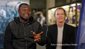 Im Rahmen der Doku-Reihe „Pop Giganten“ wirft RTLzwei am 6. Juni einen Blick auf die größten Fußball-Hits der vergangenen Jahrzehnte. Die musikalischen Erinnerungen kommentieren u.a. Gerald Asamoah, Martina Voss-Tecklenburg, Stefan Effenberg und Pierre Littbarski. (Foto: RTLzwei/Maxi Media)