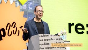 Die re;publica-Gründer um Markus Beckedahl eröffneten am 5. Juni die diesjährige Ausgabe ihrer Fachkonferenz rund um gesellschaftlich relevante Themen aus der digitalen Welt. Unter den rund 1.000 Speakern sind u.a. Robert Habeck, Christian Lindner, El Hotzo und Maja Göpel. (Foto: Anne Barth/re publica)