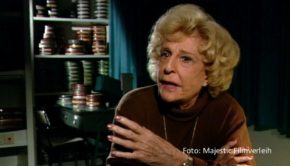 Der von Sandra Maischberger produzierte und von Andres Veiel inszenierte Dokumentarfilm „Riefenstahl“ über die umstrittene NS-Filmemacherin startet am 31. Oktober in den Kinos. Leni Riefenstahl selbst kommt darin u.a. in TV-Interviews und Ausschnitten aus einem Film von Ray Müller zu Wort. Foto-Majestic-Filmverleih