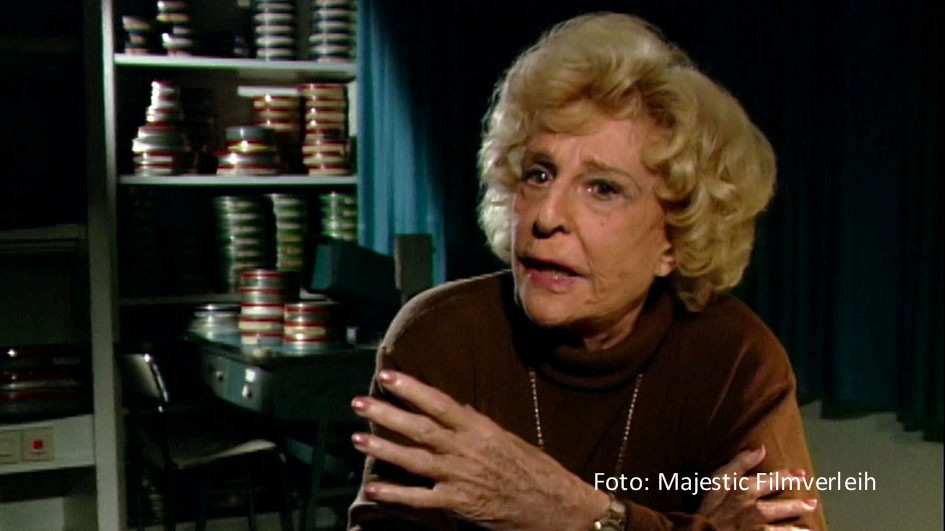 Der von Sandra Maischberger produzierte und von Andres Veiel inszenierte Dokumentarfilm „Riefenstahl“ über die umstrittene NS-Filmemacherin startet am 31. Oktober in den Kinos. Leni Riefenstahl selbst kommt darin u.a. in TV-Interviews und Ausschnitten aus einem Film von Ray Müller zu Wort. Foto-Majestic-Filmverleih