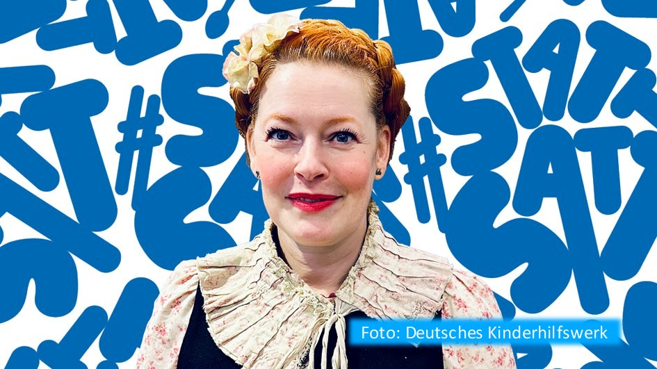 Mit der neuen Social-Media-Kampagne #stattsatt wollen das Deutsche Kinderhilfwerk und dessen Botschafterin Enie van de Meiklokjes auf Kinderarmut und daraus resultierende Mangelernährung aufmerksam machen. Weitere Promis wie Tim Raue, Cornelia Poletto und Regina Halmich unterstützen die Kampagne. (Foto: Deutsches Kinderhilfwerk)