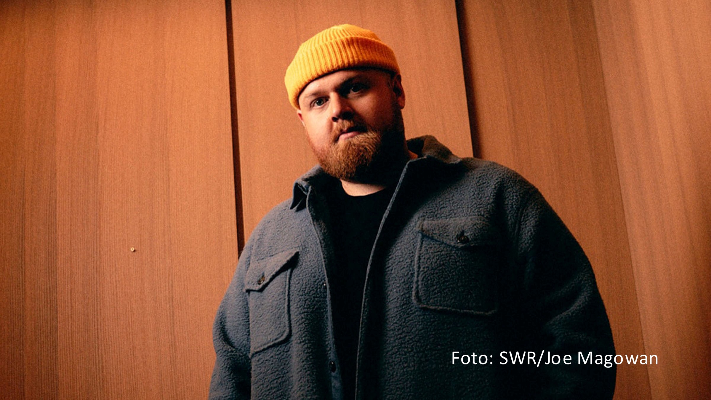 Der schottische Singer-Songwriter Tom Walker trat einst als Newcomer beim SWR3 New Pop Festival in Baden-Baden auf. 2024 kehrt er als gestandener Act nach Baden-Baden zurück. Das Festival findet in diesem Jahr vom 12. bis zum 14. September statt. Am 11. Juli startet der Vorverkauf. (Foto: SWR/Joe Magowan)