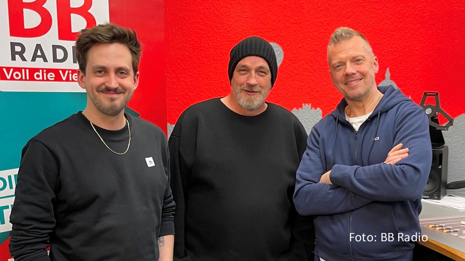 Für den Deutschen Radiopreis stehen nun die Nominierten in neun von zehn Kategorien fest. Auf der Vorschlagsliste steht u.a. die BB Radio-Musikshow „Sträter:Musik – Der Soundtrack eines Lebens“ mit Youtube-Star Marti Fischer, Kabarettist Torsten Sträter und Chefredakteur Jens Herrmann. (Foto: BB Radio)
