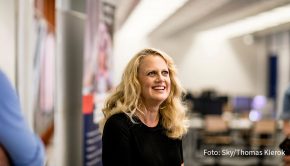 Mit dem zweiten Teil der Doppelfolge über Barbara Schöneberger setzt Sky am heutigen 1. Dezember seine Reihe „Her Story“ fort. In der Langzeitdokumentation ist Deutschlands beliebteste Entertainerin u.a. auch bei der Arbeit an ihrem „BARBARA“-Magazin zu sehen. (Foto: Sky/Thomas Kierok)