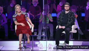 Zum Auftakt der neuen Staffel der RTL-Musikshow „I Can See Your Voice“ gab’s eine Niederlage für das Rateteam. Heute wollen es Barbara Schöneberger und ihr „Superfan“ Niels besser machen. (Foto: TV Now/Frank W. Hempel)