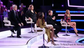 Sechs neue Folgen der Comedy-Musikshow „I Can See Your Voice“ zeigt RTL ab dem 30. März. Feste Größe im fünfköpfigen Promi-Panel, das dem Rateteam bei der Suche nach den echten Gesangstalenten unter den „stummen Kandidaten“ hilft, ist Entertainer Thomas Hermanns. (Foto: TV Now/Frank W. Hempel)