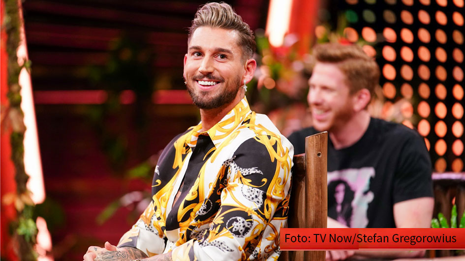 Influencer Mike Heiter und „Prince Charming“-Gewinner Lars Tönsfeuerborn sind die ersten Finalisten von „Ich bin ein Star – Die große Dschungelshow“ auf RTL. Die beiden setzten sich gestern Abend gegen ihre Mitbewerberinnen durch und spielen nun am Freitag um den Gesamtsieg. (Foto: TV Now/Stefan Gregorowius)