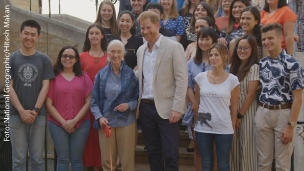 Am morgigen 22. April feiert der internationale Earth Day sein 50-jähriges Jubiläum. National Geographic hat sein TV-Programm entsprechend zusammengestellt. Gezeigt wird u.a. die Premiere der Dokumentation „Jane: Hoffnung“. Darin trifft die Umweltaktivistin Jane Goodall u.a. Prinz Harry. (Foto: National Geographic/Hitesh Makan)