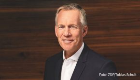 Die von ihm moderierte Neuauflage des Quiz-Klassikers „Dalli Dalli“ ist eines der Themen, über die Johannes B. Kerner am heutigen 23. April in der Radio Bremen-Talkshow „3nach9“ spricht. Weitere Gäste sind u.a. CDU/CSU-Kanzlerkandidat Armin Laschet und Bestsellerautor Sebastian Fitzek.