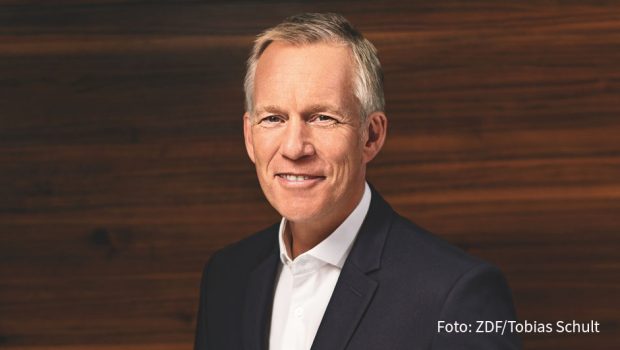 Die von ihm moderierte Neuauflage des Quiz-Klassikers „Dalli Dalli“ ist eines der Themen, über die Johannes B. Kerner am heutigen 23. April in der Radio Bremen-Talkshow „3nach9“ spricht. Weitere Gäste sind u.a. CDU/CSU-Kanzlerkandidat Armin Laschet und Bestsellerautor Sebastian Fitzek.