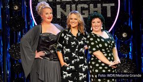 Das Erste startet die neue Staffel von „Ladies Night“ pünktlich zur Weiberfastnacht. Gastgeberin Lisa Feller begrüßt heute Lioba Albus, Eva Karl Faltermeier, Ninia LaGrande und Tina Teubner in der ersten Ausgabe 2021. Die nächsten Sendungen präsentieren Daphne de Luxe und Meltem Kaptan. (Foto: WDR/Melanie Grande)