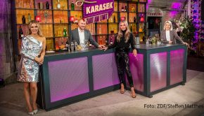 Das Thema „Tabu“ steht am morgigen 10. Dezember in der ZDFneo-Talkshow „Zart am Limit“ auf der Tagesordnung. Moderatorin Laura Karasek begrüßt als Gäste Sophia Thomalla, Sophia Popov und Sascha Lobo. (Foto: ZDF/Steffen Matthes)