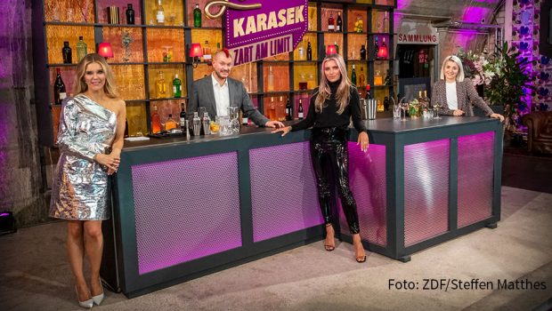 Das Thema „Tabu“ steht am morgigen 10. Dezember in der ZDFneo-Talkshow „Zart am Limit“ auf der Tagesordnung. Moderatorin Laura Karasek begrüßt als Gäste Sophia Thomalla, Sophia Popov und Sascha Lobo. (Foto: ZDF/Steffen Matthes)