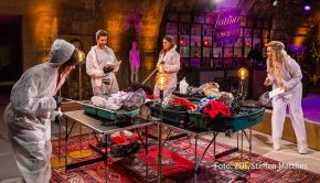 Die zweite Ausgabe der neuen Staffel der Talkshow „Laura Karasek – Zart am Limit“ steht am morgigen 29. Oktober bei ZDFneo auf dem Programm. Die Gast- und Namensgeberin begrüßt Joyce Ilg, Tom Beck und Laura Wontorra zum Gespräch – und auch ein gemeinsames Spielchen ist drin. (Foto: ZDF/Steffen Matthes)