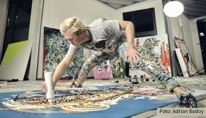 Eine weitere Ausgabe der „NDR Talk Show“ gibt’s heute Abend im NDR Fernsehen. Einer der Gäste ist der Düsseldorfer Kunst-Jungstar Leon Löwentraut, der in seinen Werken u.a. die Wichtigkeit des Impfens zum Thema macht.