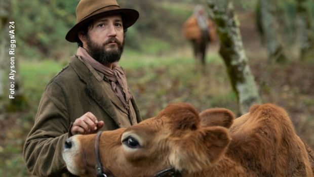 Das Locarno Film Festival findet in diesem Jahr als Sonderausgabe mit einer Mischung aus Kino- und Online-Vorführungen statt. Eröffnungsfilm ist morgen Abend „First Cow“ mit John Magaro. (Foto: Alyson Riggs/A24)
