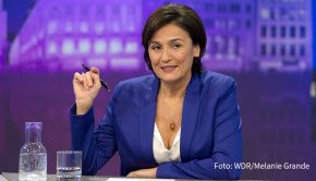 Die heutigen Bund-Länder-Beratungen zur weiteren Gestaltung der Corona-Maßnahmen sind am Abend ein Thema bei „Maischberger. Die Woche“ im Ersten. Sandra Maischberger begrüßt als Gäste u.a. TV-Moderator Hubertus Meyer-Burckhardt, Grünen-Politiker Boris Palmer und Moderna-Chefmediziner Tal Zaks. (Foto: WDR/Melanie Grande)