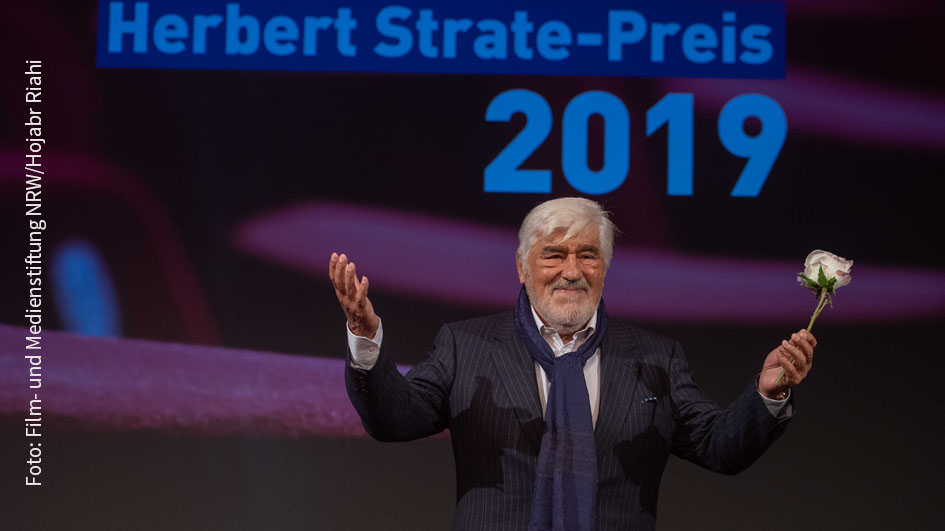 Mario Adorf nahm gestern in Köln den Herbert Strate-Preis in Empfang. Vorher stand er beim Film- und Kinokongress NRW Rede und Antwort. (Foto: Film- und Medienstiftung NRWSat.1/Hojabr Riahi)