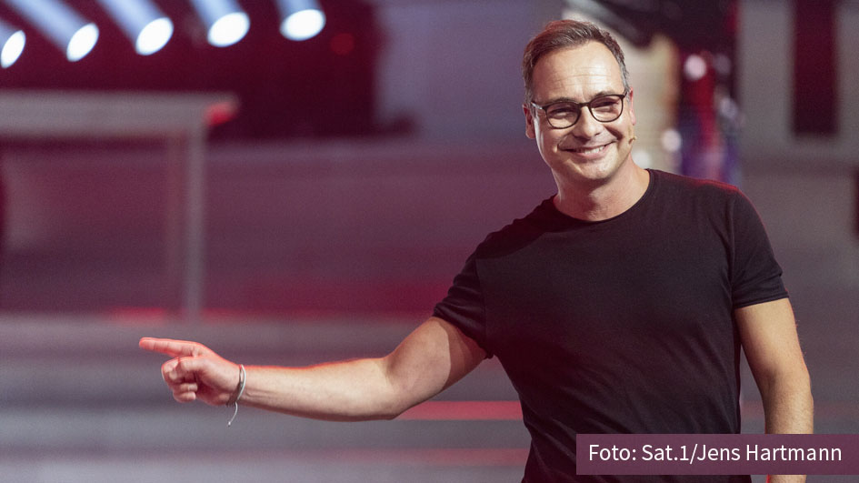 „The Masked Singer“-Moderator Matthias Opdenhövel intensiviert seine Zusammenarbeit mit der Seven One Entertainment Group. Ab der kommenden Saison soll er u.a. durch die neuen Fußball-Bundesliga-Sendungen in Sat.1 führen.