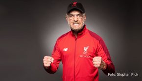 Wird Jürgen Klopp der Nachfolger von Jogi Löw als Bundestrainer? In der neuen Ausgabe von „Messi & Ronaldo XXL“ kommt der Liverpool-Coach selbst zu Wort – denn praktischerweise gehört er zu den Paraderollen von Comedian Matze Knop, der den Fußball-Podcast mit Reiner Calmund und Tobias Holtkamp produziert. (Foto: Stephan Pick)