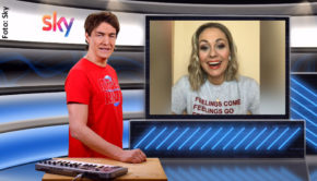 Die Moderatorin Ruth Moschner sprach bei Sky in der aktuellen Ausgabe der Vorabend-Unterhaltungshow „Matze Knops Homeoffice“ über ihre freiwillige Selbstquarantäne und gab zu: „Ich geh‘ mir selbst selbstverständlich auch mal auf den Senkel.“ (Foto: Sky)