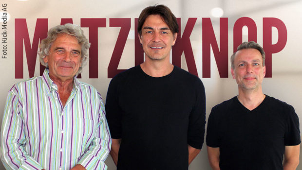 Schlagkräftiges Team: Matze Knop und das Management von Pool Position arbeiten ab 2021 mit dem Veranstalter MSK Meistersinger zusammen. Der Comedian, Pool Position-Geschäftsführer und Kick-Media-Vorstand Alexander Elbertzhagen sowie MSK-Geschäftsführer Norman Görlitz unterzeichneten in Köln den Vertrag. (Foto: Kick-Media)