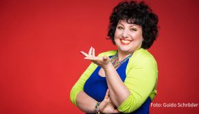 Den besten Hobbybäcker der Woche sucht Moderatorin Meltem Kaptan ab dem 12. April auf Vox. An jedem Werktag läuft dann ihre neue Nachmittags-Show „Allererste Sahne – Wer backt am besten?“ (Foto: Guido Schröder)