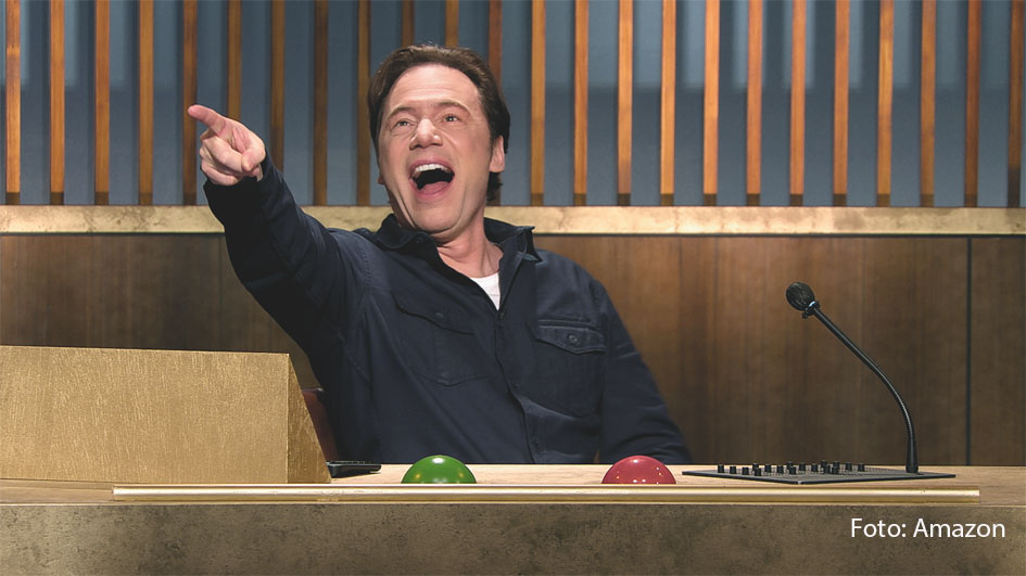 Ab dem morgigen 1. April heißt es bei Amazon Prime Video „LOL: Last One Laughing“. In der sechsteiligen Comedyshow wacht Michael „Bully“ Herbig als Gastgeber darüber, dass namhafte Comedians und Entertainer keine lustige Miene zum guten Spiel machen. (Foto: Amazon)