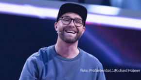 Die zehnte Staffel der erfolgreichen Musikshow „The Voice of Germany“ wird am morgigen 22. Oktober mit einer weiteren „Blind Audition“ fortgesetzt. Mark Forster sieht sich im Coach-Fight um die besten Talente derzeit noch im Hintertreffen. (Foto: ProSiebenSat.1/Richard Hübner)