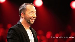 Am 27. November startet in Sat.1 die neue Puppen-Musikshow „Pretty in Plüsch“. Gastjuror zum Auftakt ist Musiker und Produzent DJ Bobo, der das Stammduo Sarah Lombardi und Hans Sigl unterstützen wird. (Foto: Sat.1/Benedikt Müller)