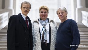 „Gundermann“-Regisseur Andreas Dresen arbeitet derzeit an einem Film über Rabiye Kurnaz. Die Bremer Hausfrau kämpft für die Freilassung ihres Sohnes Murat aus Guantanamo. Die weibliche Hauptrolle spielt Meltem Kaptan. An ihrer Seite ist „Gundermann“-Star Alexander Scheer zu sehen. (Foto: Anne Wilk)