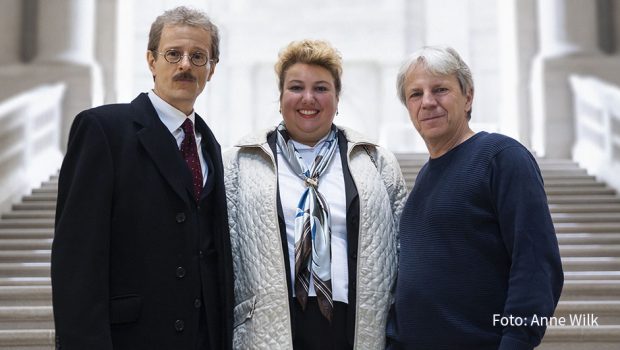 „Gundermann“-Regisseur Andreas Dresen arbeitet derzeit an einem Film über Rabiye Kurnaz. Die Bremer Hausfrau kämpft für die Freilassung ihres Sohnes Murat aus Guantanamo. Die weibliche Hauptrolle spielt Meltem Kaptan. An ihrer Seite ist „Gundermann“-Star Alexander Scheer zu sehen. (Foto: Anne Wilk)