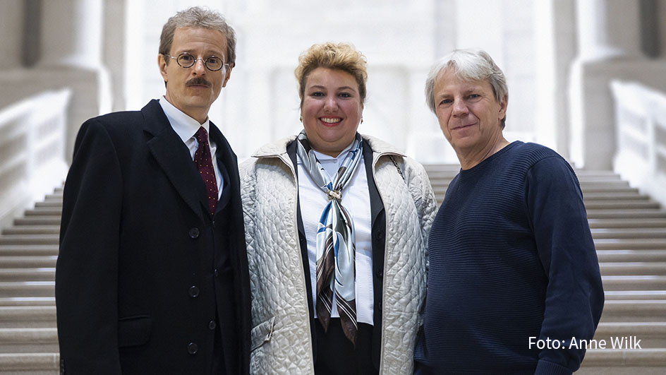 „Gundermann“-Regisseur Andreas Dresen arbeitet derzeit an einem Film über Rabiye Kurnaz. Die Bremer Hausfrau kämpft für die Freilassung ihres Sohnes Murat aus Guantanamo. Die weibliche Hauptrolle spielt Meltem Kaptan. An ihrer Seite ist „Gundermann“-Star Alexander Scheer zu sehen. (Foto: Anne Wilk)