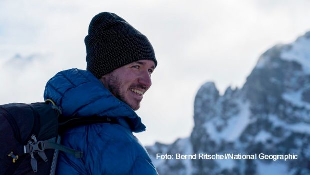 Der ehemalige Skirennläufer Felix Neureuther ist ein Kind der Alpen. In einer National Geographic-Dokumentation begibt er sich auf Recherchereise und stellt gemeinsam mit Experten innovative Lösungsansätze zum Schutz seiner Heimat, der bedrohten Bergwelt, vor.