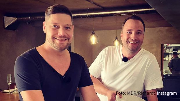 Robin Pietsch ist am heutigen Montagabend in der traditionsreichen MDR-Show „Mach dich ran“ zu sehen. Mit Moderator Mario D. Richardt erfüllt der zweifache Sternekoch einen kulinarischen Zuschauerwunsch. (Foto: MDR/Richardt/Instagram)