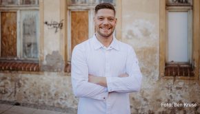 Robin Pietsch setzt im MDR Fernsehen regelmäßig kulinarische Akzente. Am Samstagabend wirkt der Sternekoch aus Wernigerode auch in der großen Primetime-Show „Ostern bei uns – Live!“ mit. (Foto: Ben Kruse)