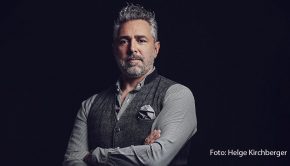 Der Starkoch, Autor und Moderator Roland Trettl ist in der aktuellen Ausgabe des Podcasts „Rolling Pin Talks“ zu Gast. Dabei geht’s u.a. um seine TV-Erfolge, das gemeinsam mit seiner Frau verfasste Kochbuch und seine aktuellen Pläne. (Foto: Helge Kirchberger)