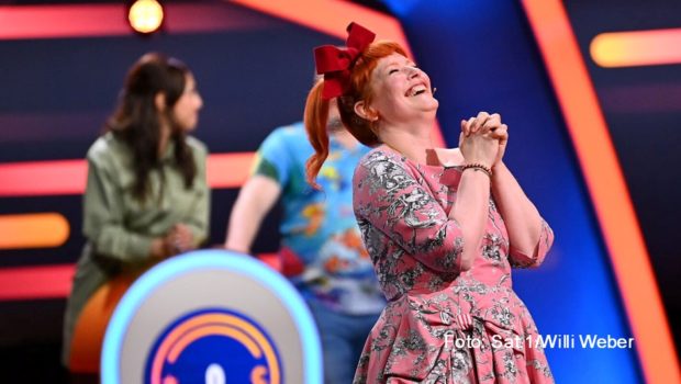 In der heutigen Folge der Quizshow „Rolling“ in Sat.1 ist Enie van de Meiklokjes unter den Prominenten vertreten, die mit jeweils einem Kandidaten im Team spielen. Zudem ist die Backexpertin in einer neuen Folge ihres Podcasts „Sweet & Easy“ mit dem Gast Véronique Witzigmann zu hören.