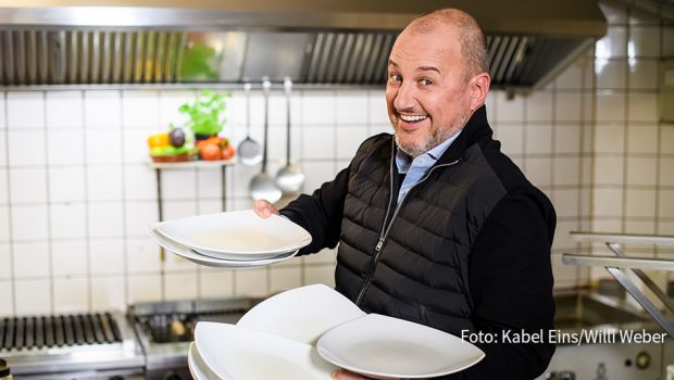 Am 3. Dezember stattet Frank Rosin auf Kabel Eins dem Restaurant „Op de Limeke“ in Verl einen Besuch ab. Dabei gibt’s für den Spitzenkoch als Coach alle Hände voll zu tun. (Foto: Kabel Eins/Willi Weber)