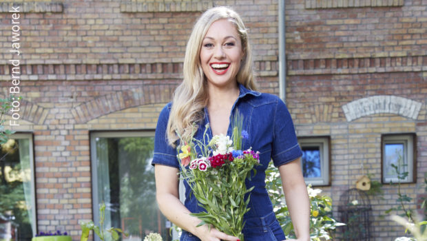 Ruth Moschner gibt dem „Insektensommer“ des Naturschutzbundes Deutschland ein prominentes Gesicht. (Foto: Bernd Jaworek)