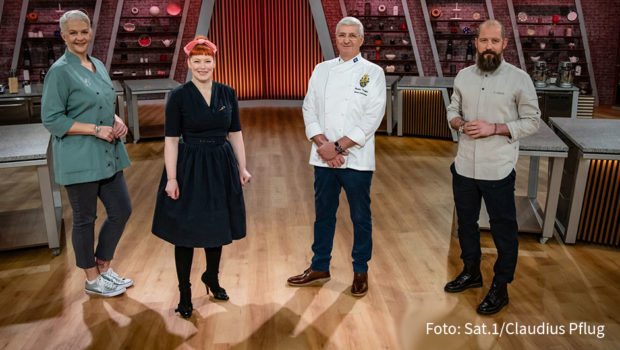 Mit großen Schritten steuert die dritte Staffel von „Das große Backen – Die Profis“ ihrem Finale entgegen. Bevor es so weit ist, steht am Sonntag um 17:40 Uhr in Sat.1 aber erst einmal das Halbfinale auf dem Programm. Es geht um Aromen und mythologische Tortenkreationen.