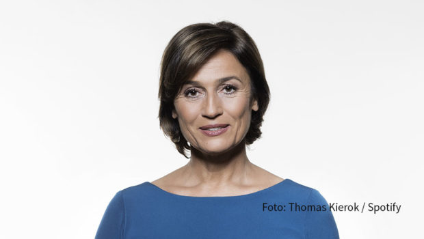 Mit gleich zwei Ausgaben ist heute „Der Sandra Maischberger Podcast“ exklusiv auf Spotify gestartet. Erste Gesprächspartner sind Manuela Schwesig und Dirk Roßmann. (Foto: Thomas Kierok/Spotify)