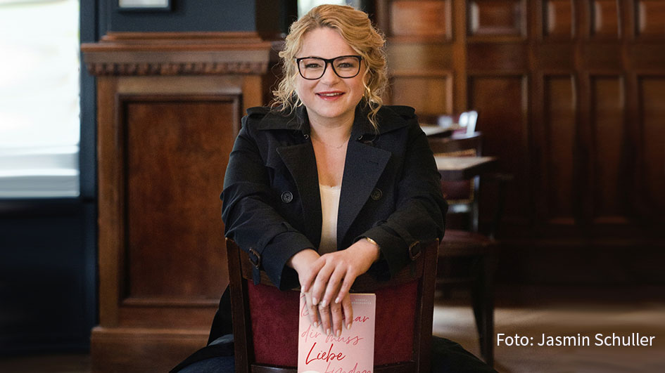 Durch ihre Auftritte als Expertin in TV-Sendungen wie „Hochzeit auf den ersten Blick“ (Sat.1) ist Dr. Sandra Köhldorfer einem großen Publikum bekannt. Heute erscheint ihr neues Buch „Das Paar in dir muss Liebe finden“. (Foto: Jasmin Schuller)