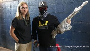 National Geographic zeigt ab dem morgigen Donnerstag, den 28. Januar ab 21:00 Uhr die neue Doku-Serie „Schwarzmärkte hautnah“. Darin blickt die mutige portugiesisch-amerikanische Journalistin Mariana van Zeller hinter die Kulissen der globalen Schattenwirtschaft. (Foto: National Geographic/Muck Media)